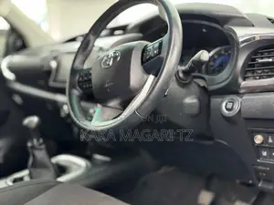 Toyota Hilux 2017 Gray