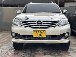 Photo - Toyota Fortuner 2007 Gold