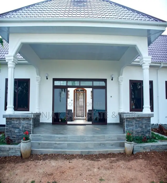 9bdrm House in Kirare for sale