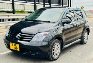 Photo - Toyota IST 2004 Black