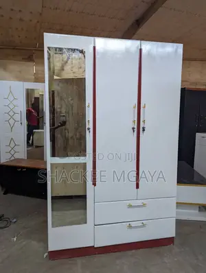 Kabati White Milango Mitatu