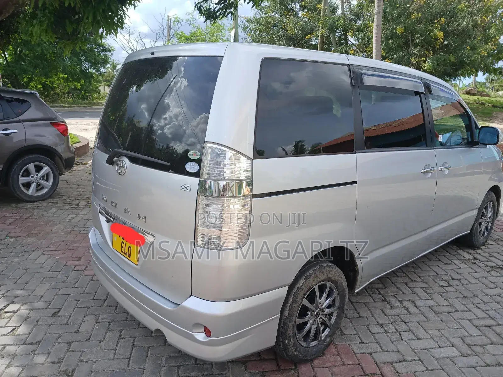 Toyota Noah 2.0 143hp FWD (7 Seater) 2007 Silver