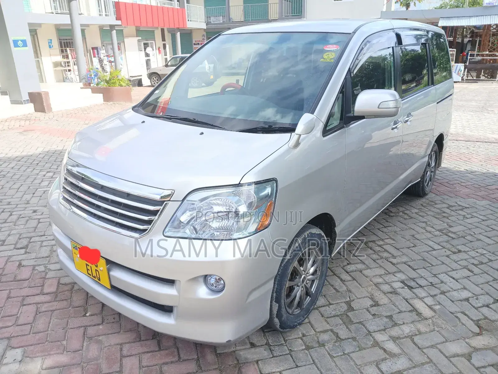 Toyota Noah 2.0 143hp FWD (7 Seater) 2007 Silver