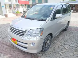 Toyota Noah 2.0 143hp FWD (7 Seater) 2007 Silver