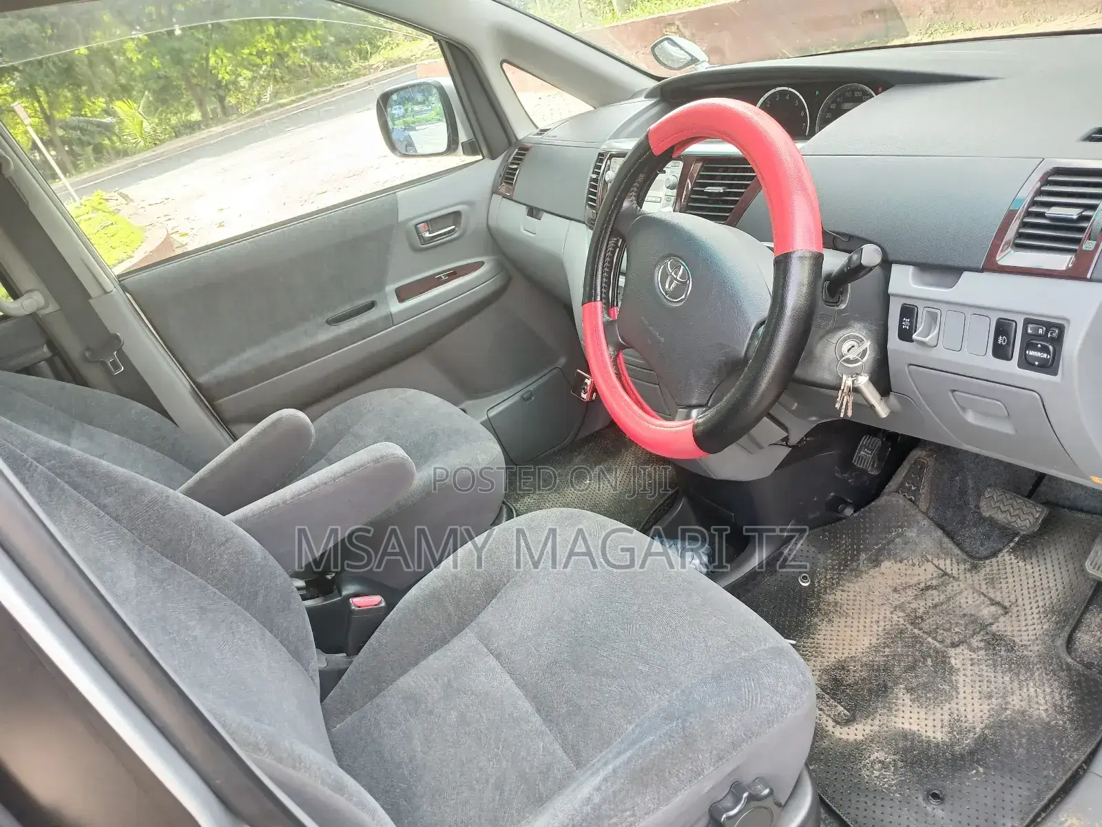 Toyota Noah 2.0 143hp FWD (7 Seater) 2007 Silver