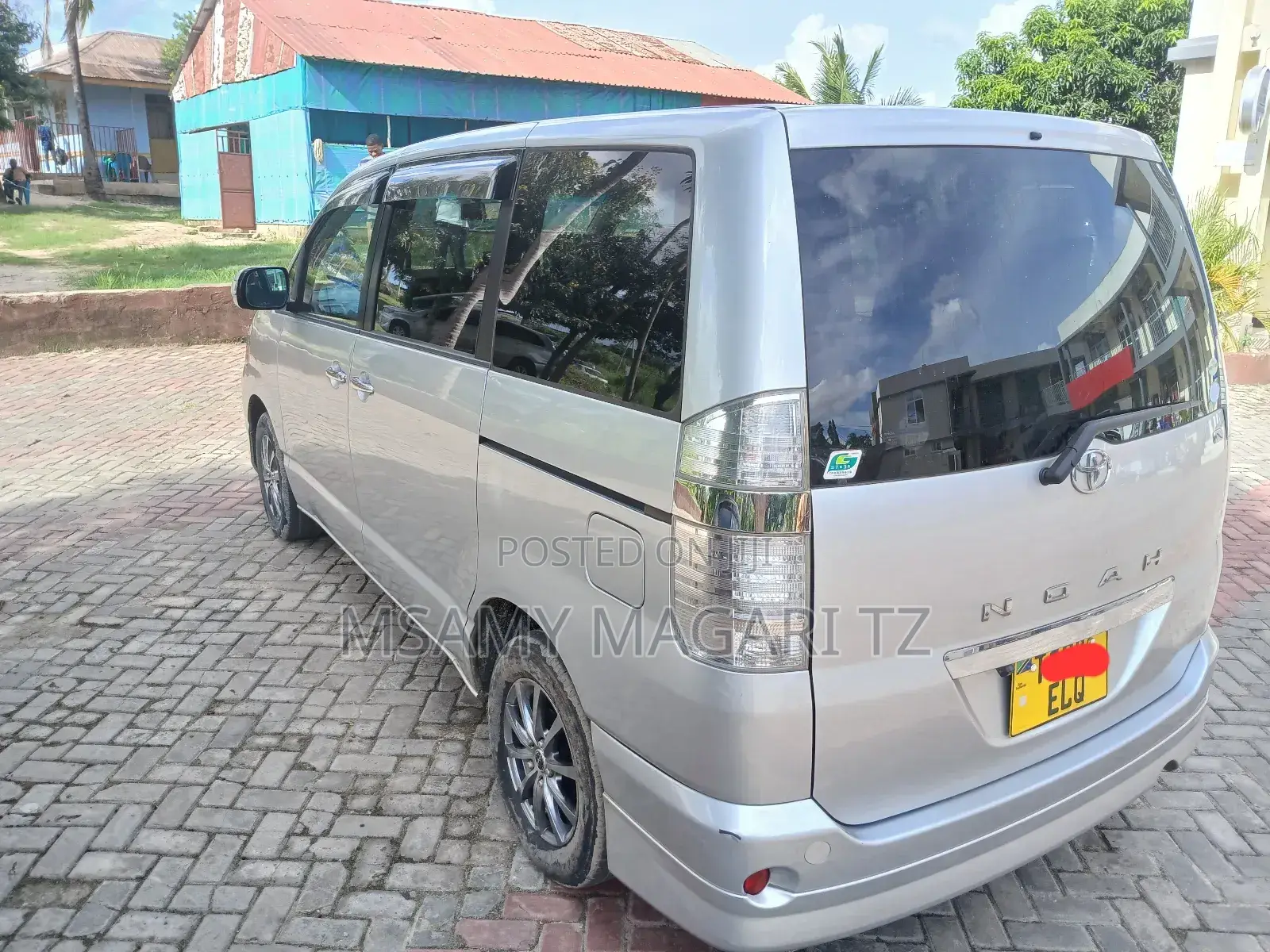 Toyota Noah 2.0 143hp FWD (7 Seater) 2007 Silver