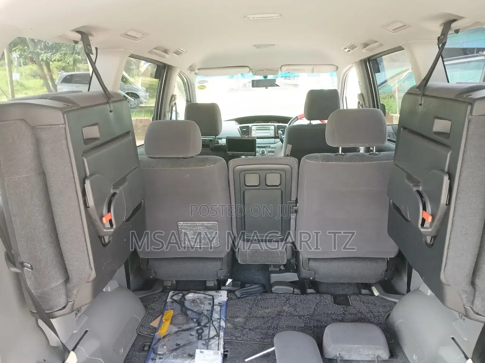 Toyota Noah 2.0 143hp FWD (7 Seater) 2007 Silver