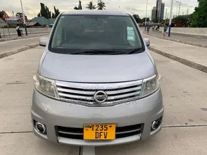 Photo - Nissan Serena 2008 Silver