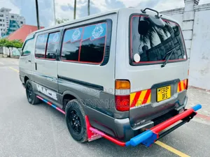 Photo - Toyota HiAce 2006 Silver