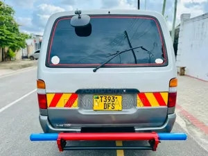 Toyota HiAce 2006 Silver