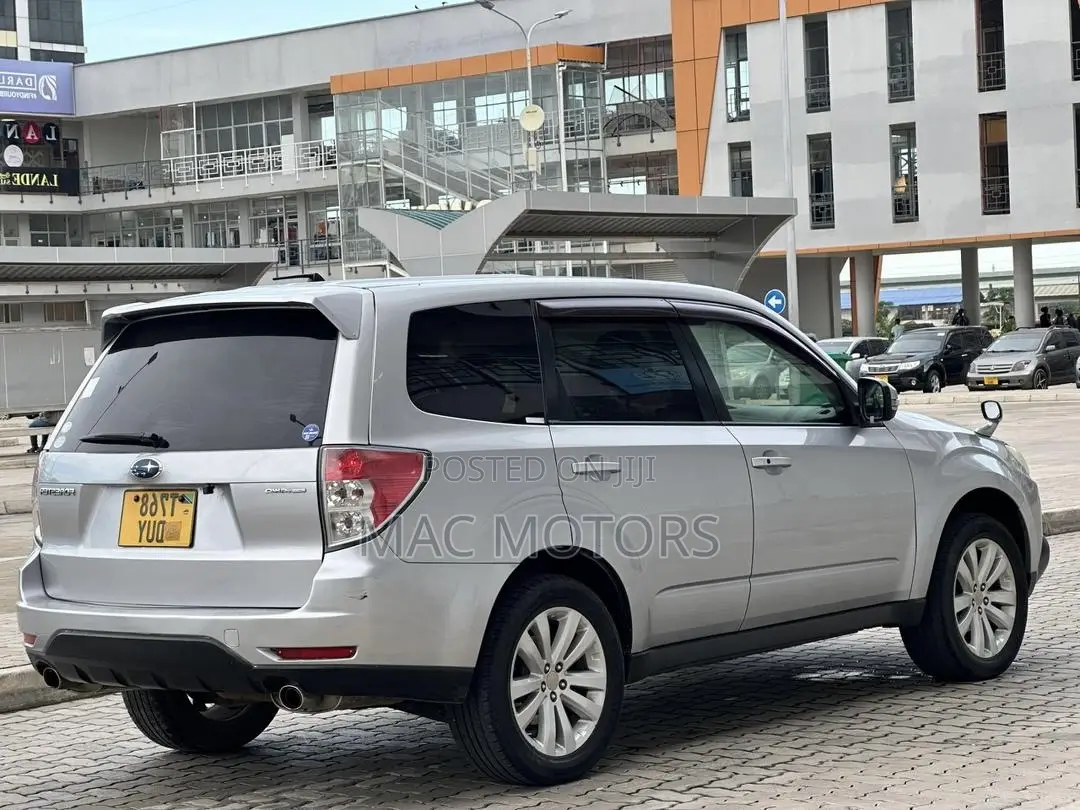 Subaru Forester 2.0D X 2011 Silver
