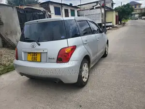 Toyota IST 2003 Silver