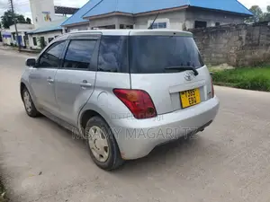 Toyota IST 2003 Silver