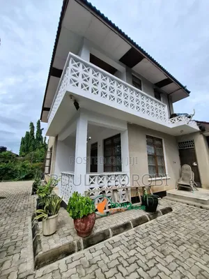 Furnished 3bdrm Villa in Ada Estate for rent