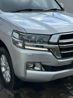 Toyota Land Cruiser 4.5 V8 VXR 2018 Silver