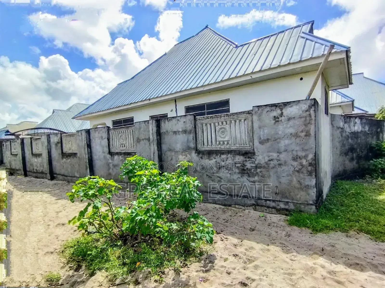 3bdrm House in Kivule Frem 10, Ilala for sale