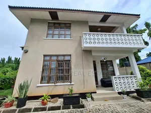 Furnished 3bdrm Villa in Ada Estate for rent