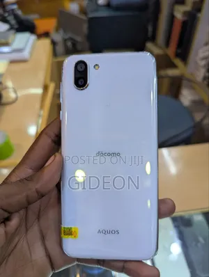 Photo - Sharp Aquos R2 64 GB White