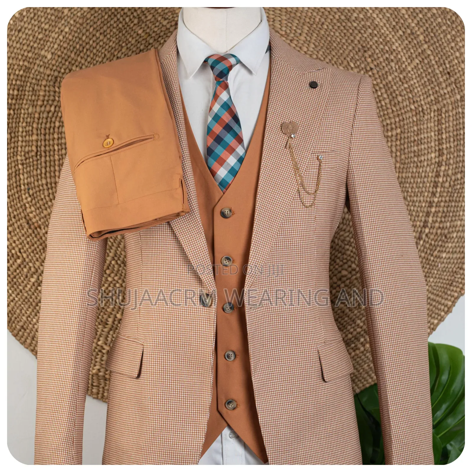 Suti Ubora / Joselino Brand Arrival