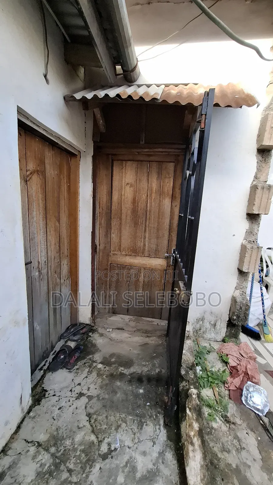9bdrm Bungalow in Sinza Kumekucha for sale