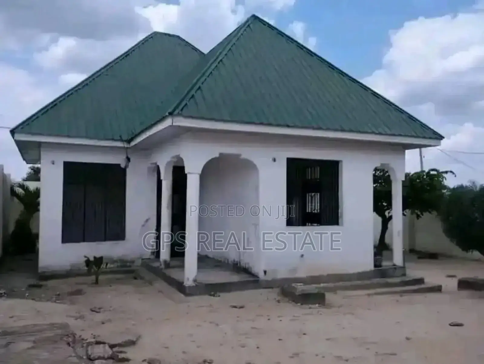 7bdrm Apartment in Gongo La Mboto, Ilala for sale