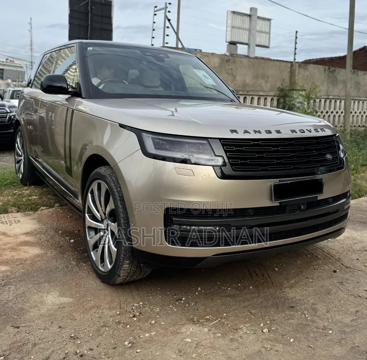 Land Rover Range Rover Vogue 2023 Gold