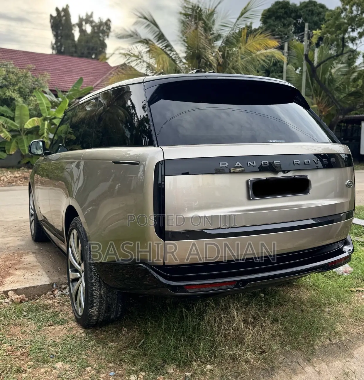 Land Rover Range Rover Vogue 2023 Gold