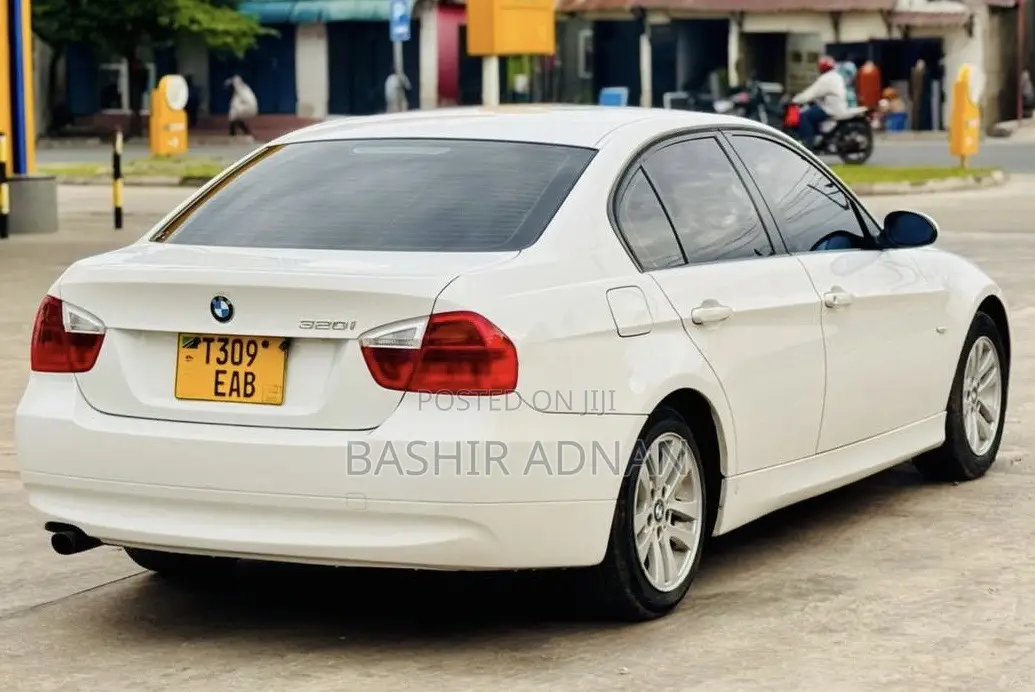 BMW 3 Series 320i RWD 2008 White