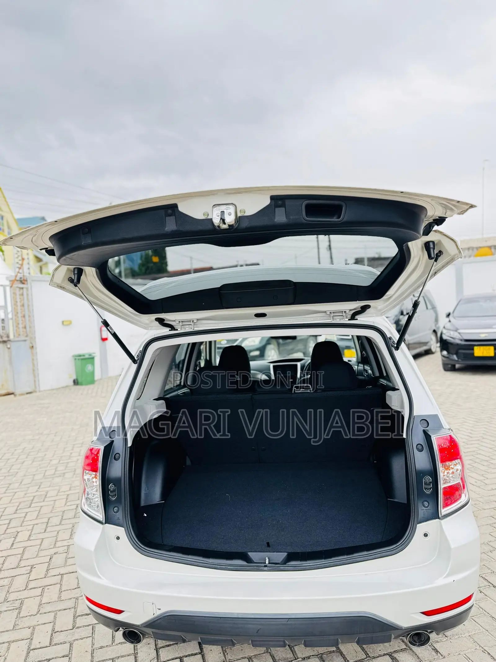 Subaru Forester 2011 Pearl