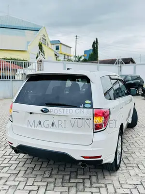 Subaru Forester 2011 Pearl
