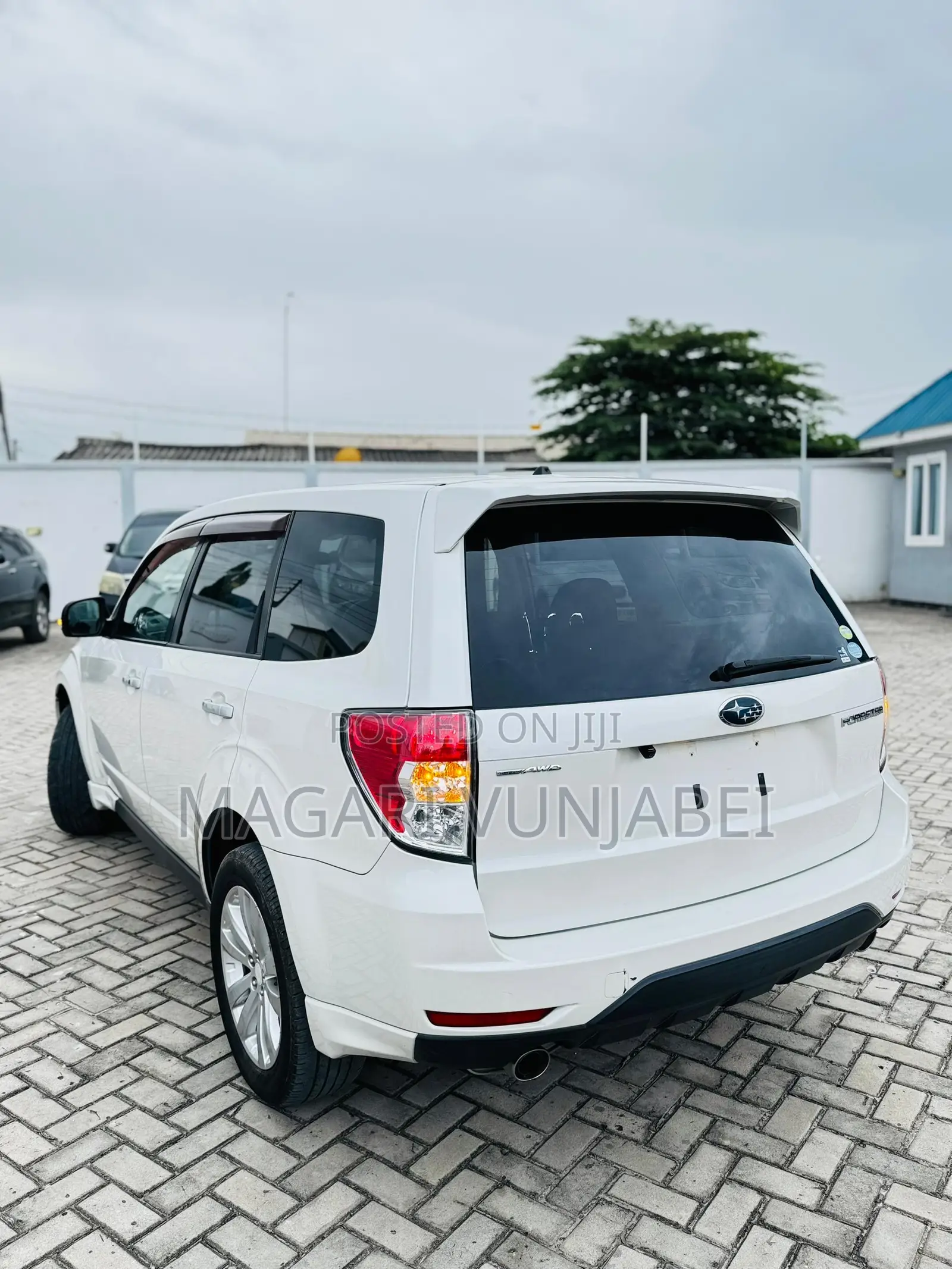 Subaru Forester 2011 Pearl