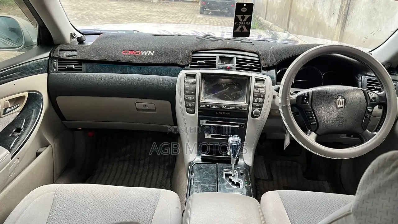 Toyota Crown 2006 Silver