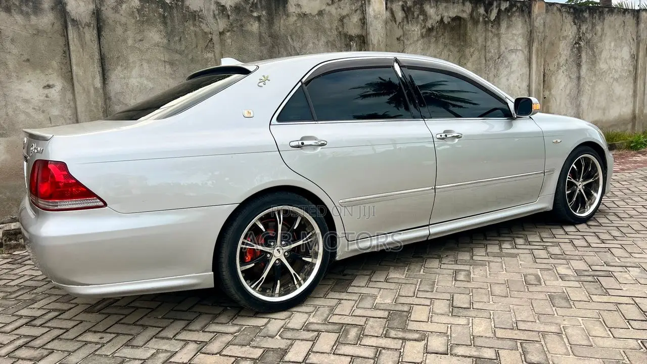 Toyota Crown 2006 Silver