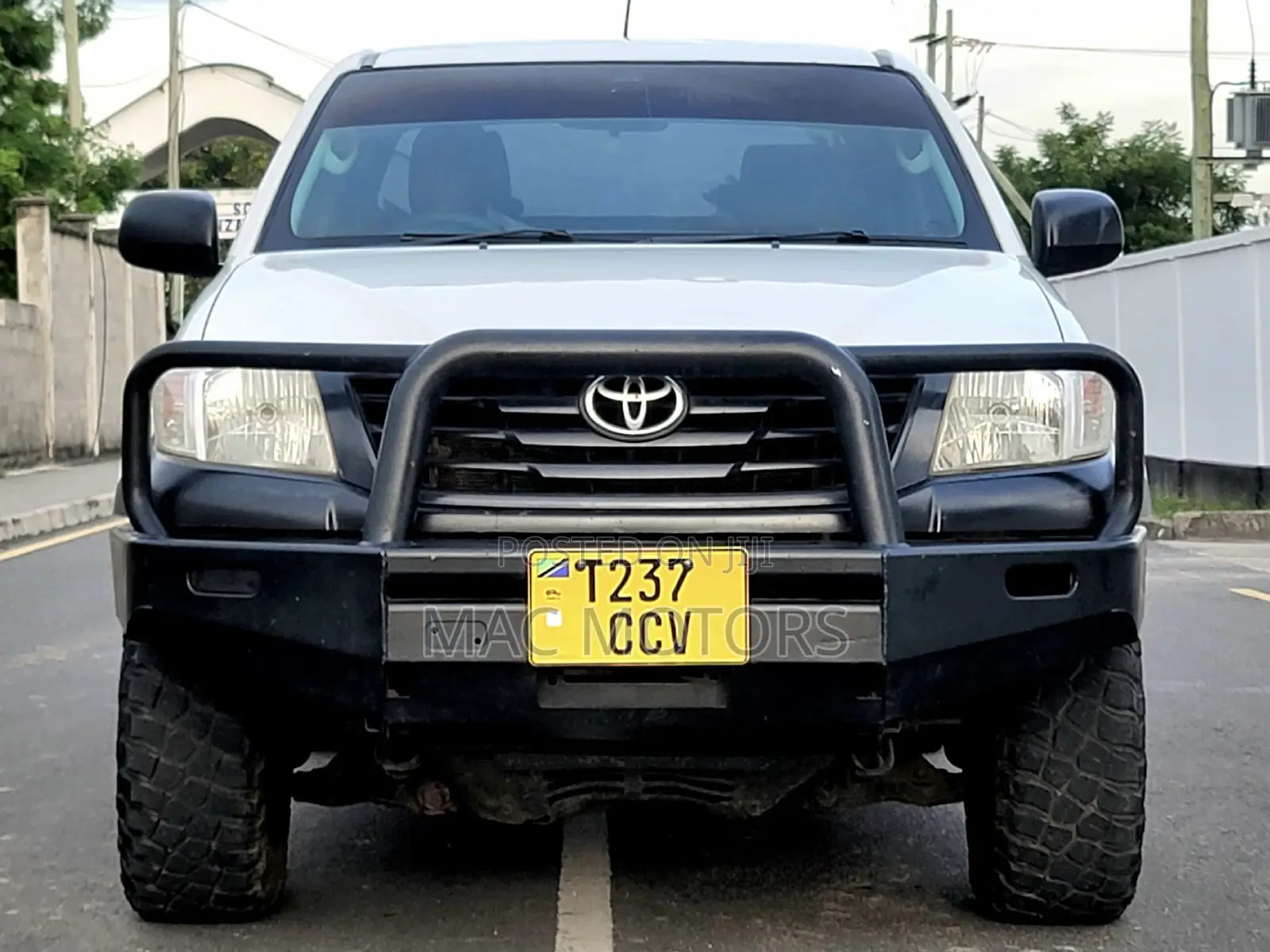 Toyota Hilux 2.5 D-4D 4X4 SRX 2012 White