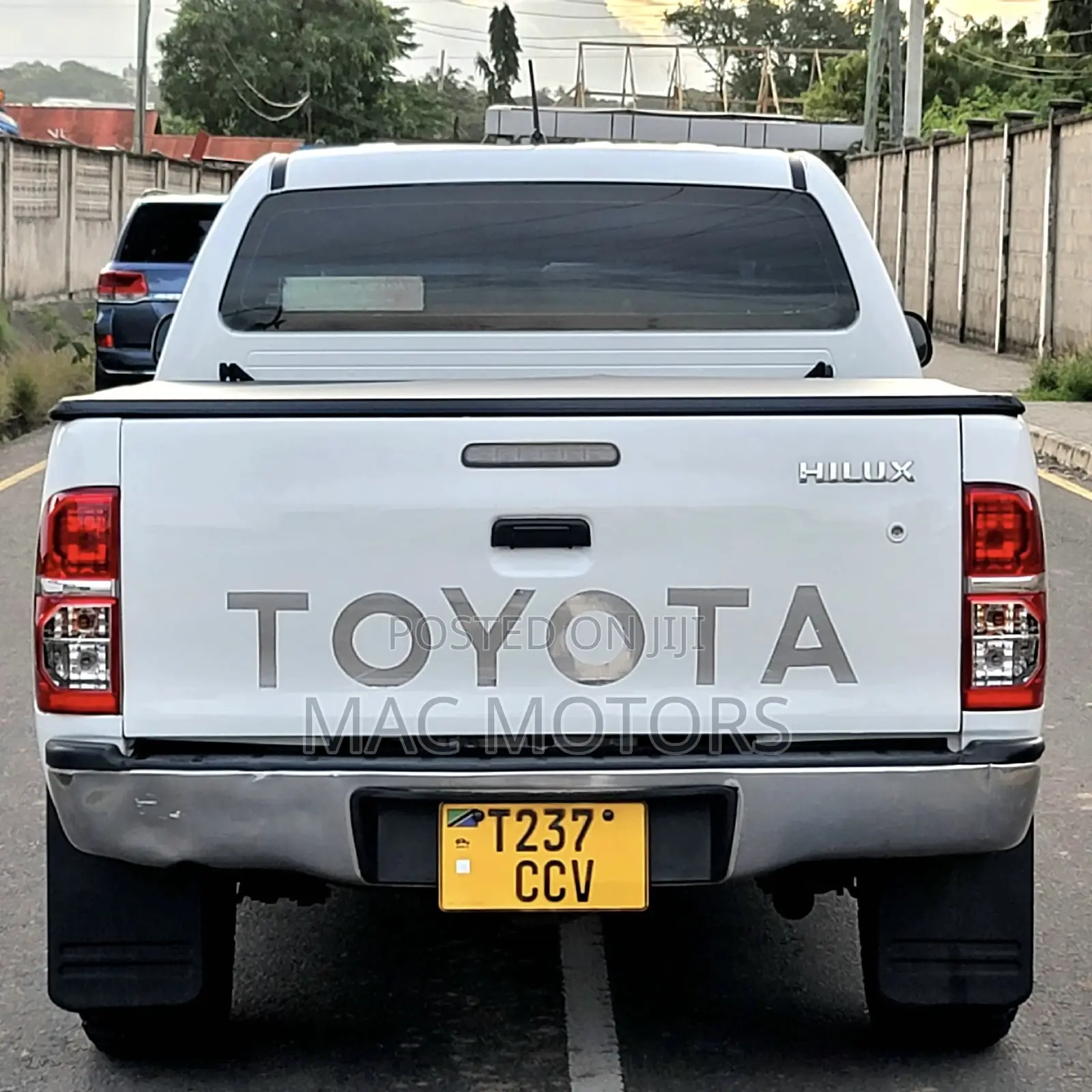 Toyota Hilux 2.5 D-4D 4X4 SRX 2012 White