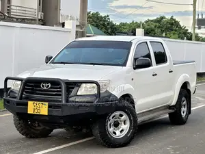 Toyota Hilux 2.5 D-4D 4X4 SRX 2012 White