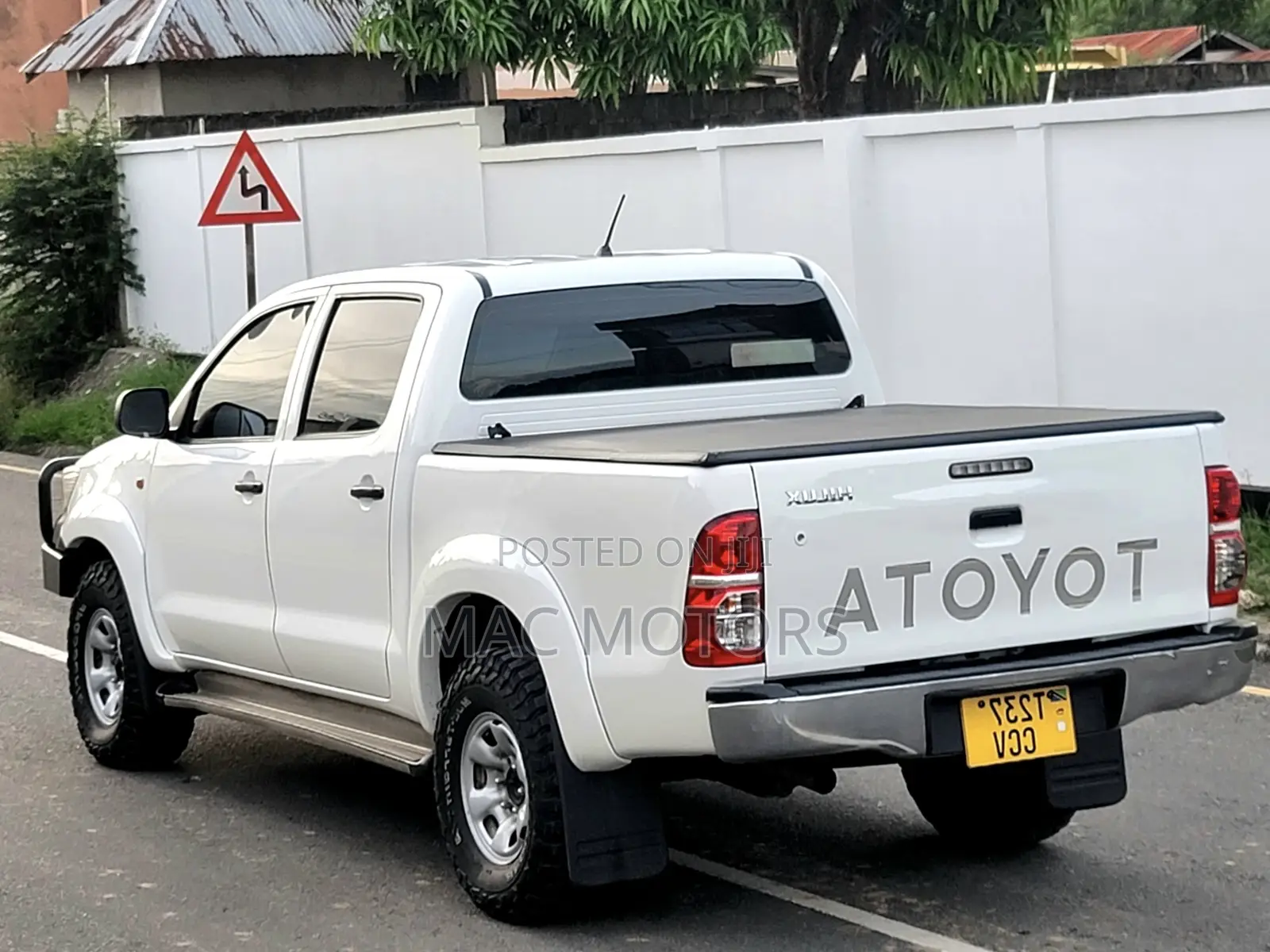Toyota Hilux 2.5 D-4D 4X4 SRX 2012 White