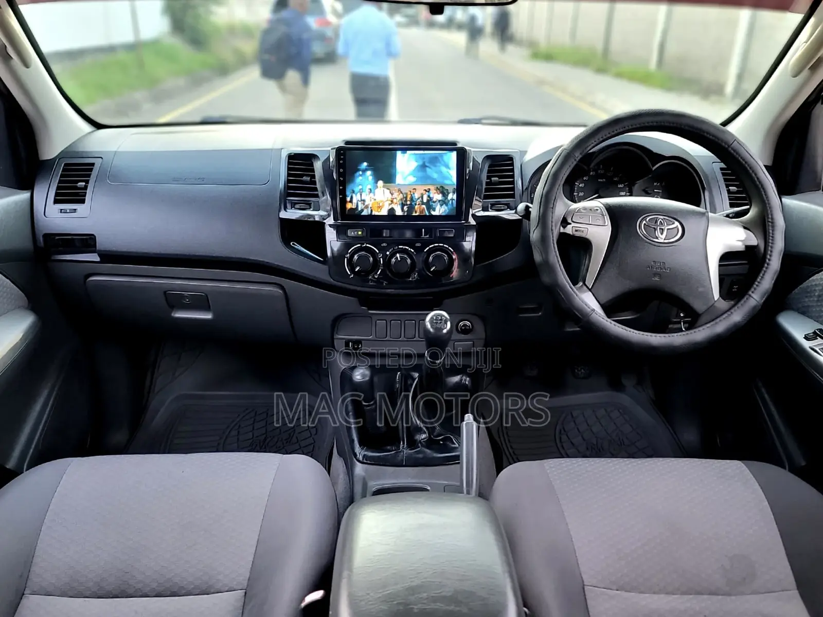 Toyota Hilux 2.5 D-4D 4X4 SRX 2012 White
