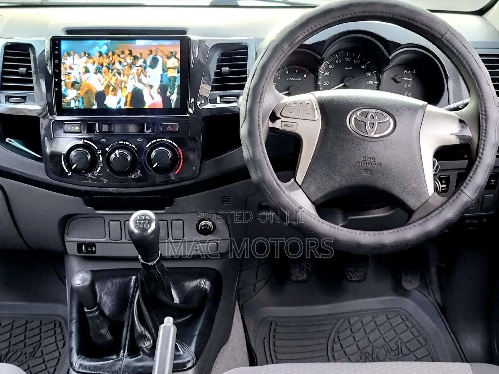 Toyota Hilux 2.5 D-4D 4X4 SRX 2012 White