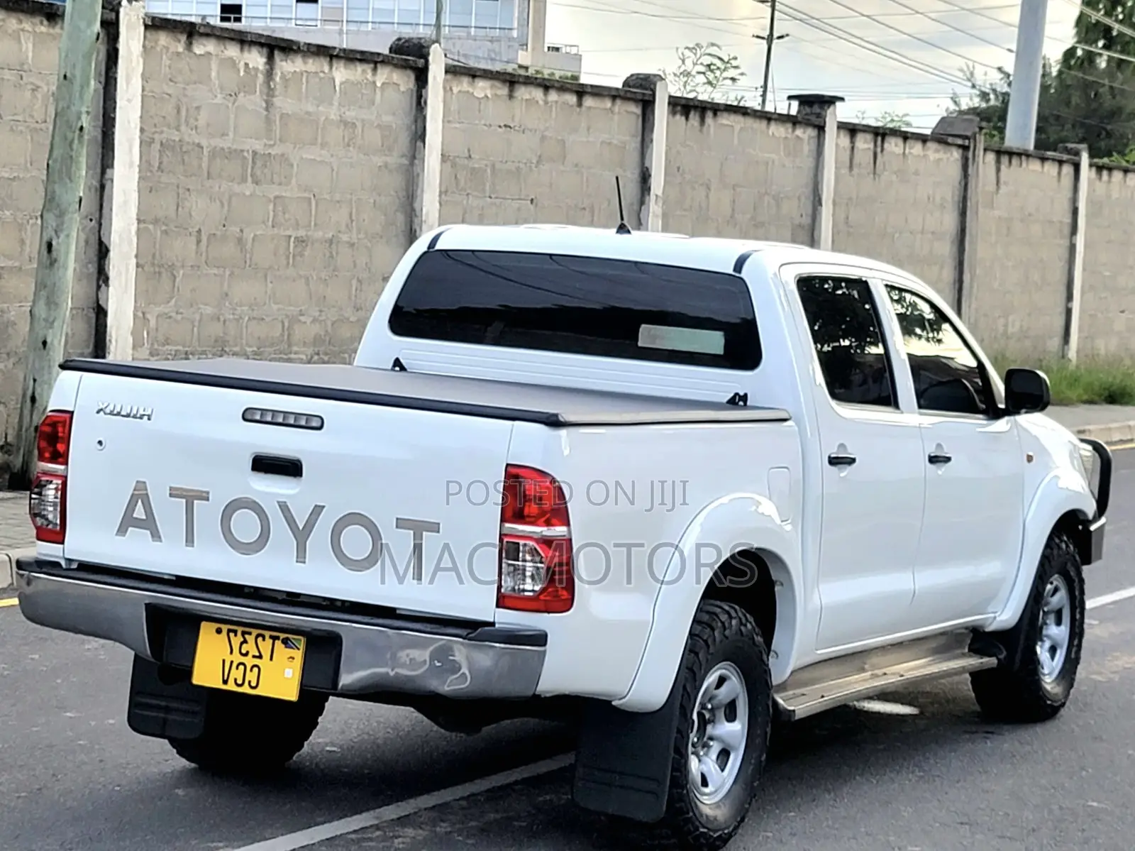 Toyota Hilux 2.5 D-4D 4X4 SRX 2012 White