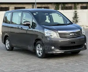 Toyota Noah 2.0 143hp AWD (8 Seater) 2011 Gray