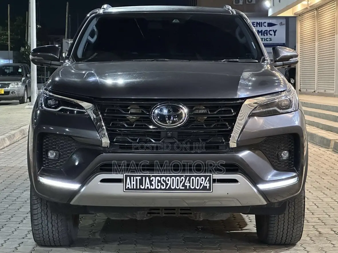 Toyota Fortuner 2.8 D AWD 2023 Gray