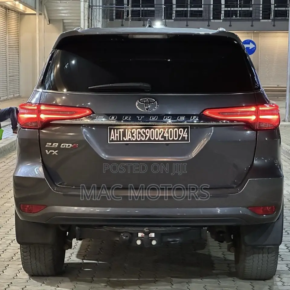 Toyota Fortuner 2.8 D AWD 2023 Gray
