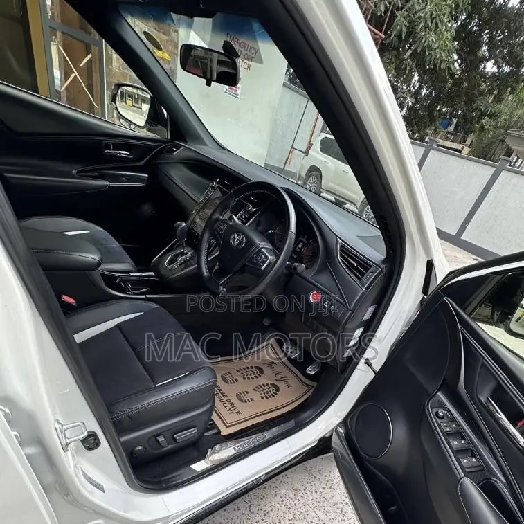 Toyota Harrier 2.0 2015 Off white
