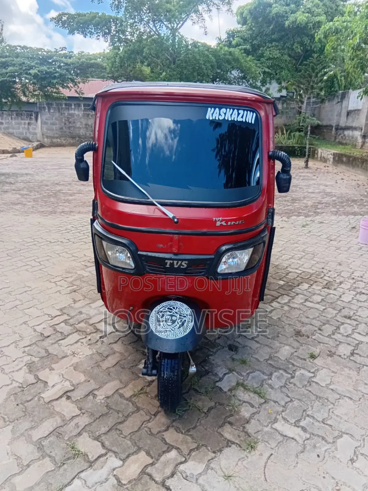 Bajaj Avenger 200 2024 Red