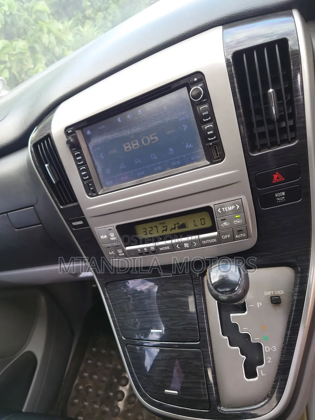 Toyota Alphard 2.4 Petrol AWD 2006 White