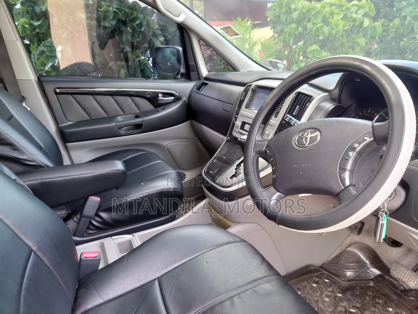 Toyota Alphard 2.4 Petrol AWD 2006 White