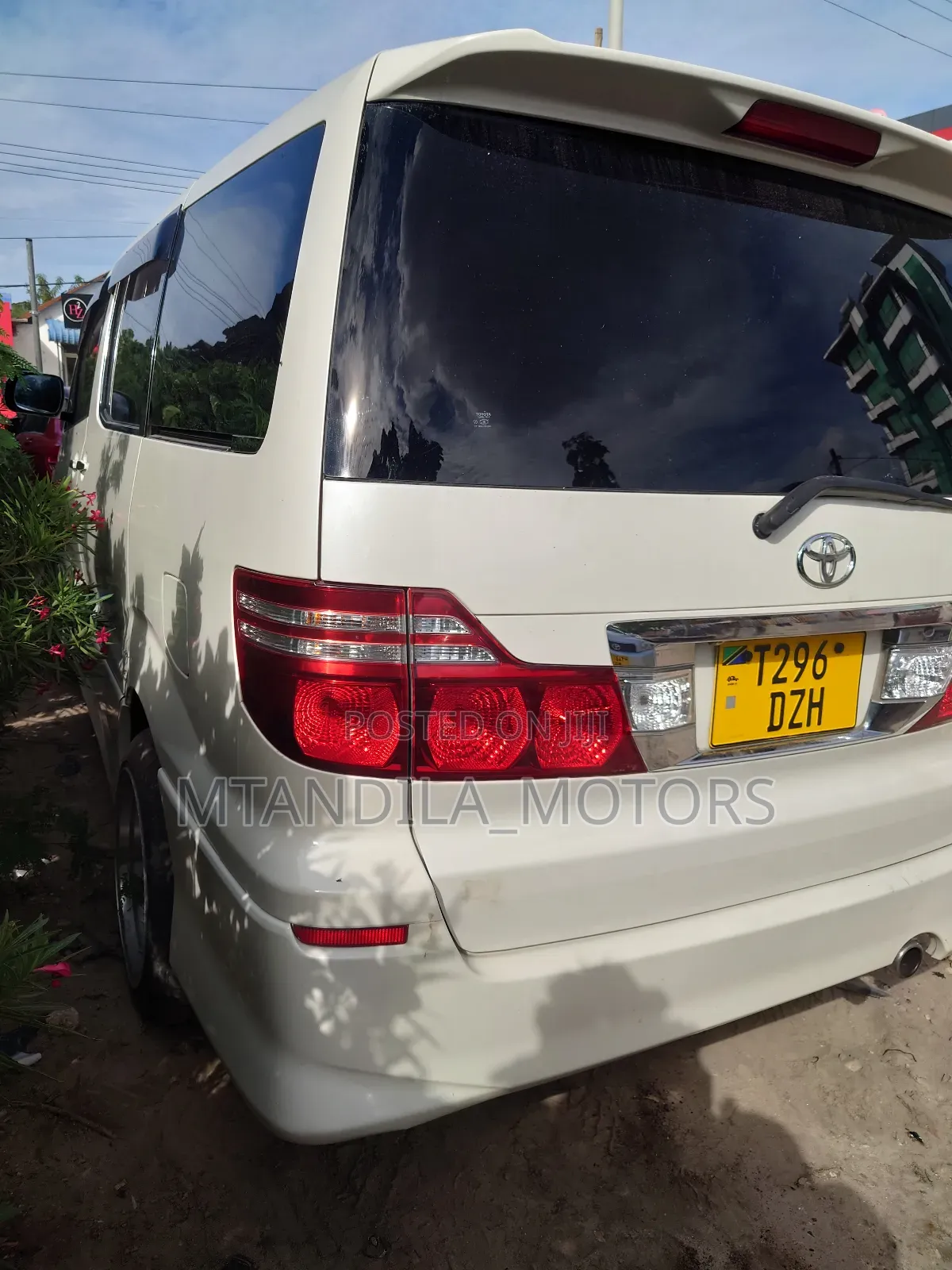 Toyota Alphard 2.4 Petrol AWD 2006 White