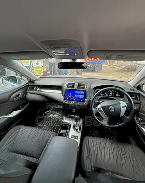Toyota Crown 2010 Silver