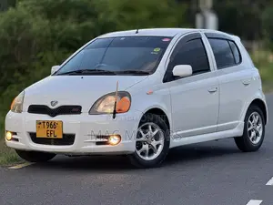 Toyota Vitz 1.3 FWD 5dr 2002 White